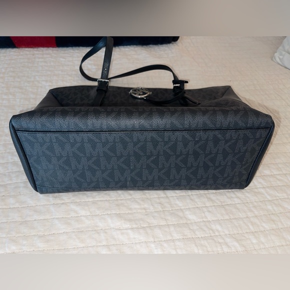 Michael Kors Coraline Leather Logo Purse-NWOT (like new) - Picture 3 of 5